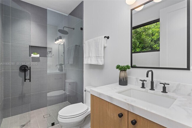 Building Photo - 4024 Bonita Ave