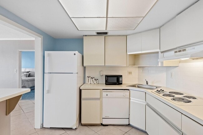 Building Photo - 3800 Galt Ocean Dr