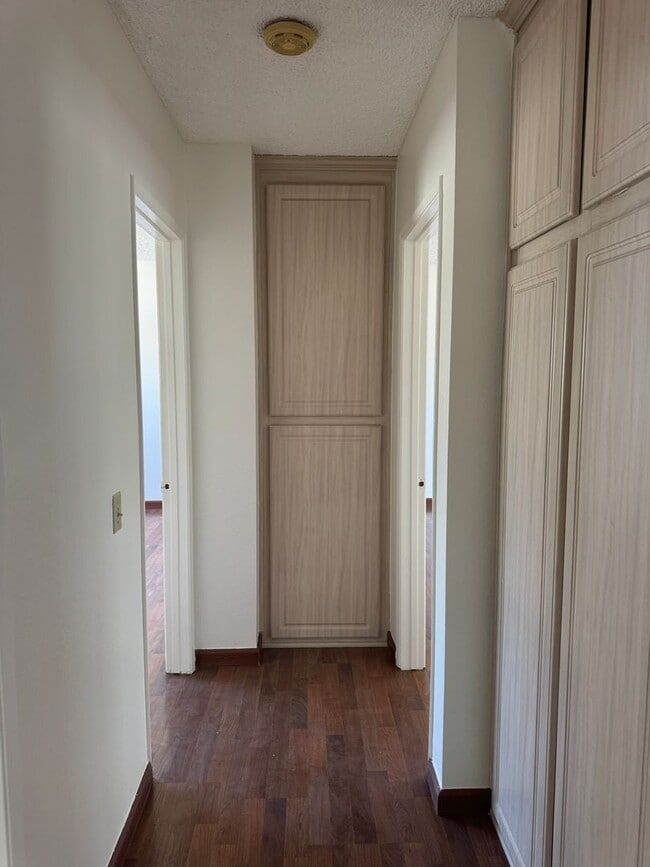 Building Photo - 2 bedroom 2 bath duplex for rent in Kensington!