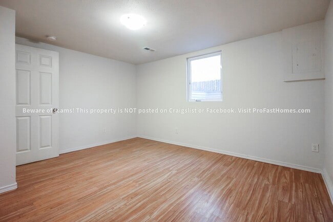 Building Photo - 5903 NE 30th Ave