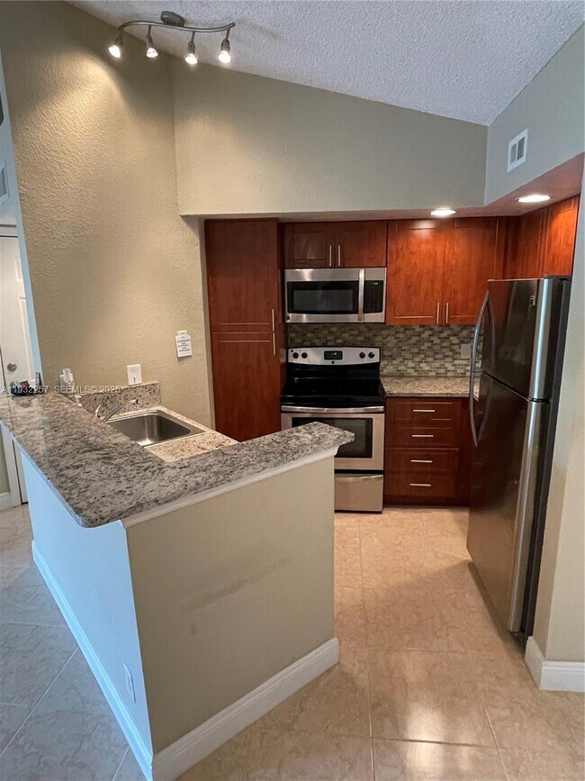 Building Photo - 595 Vista Isles Dr