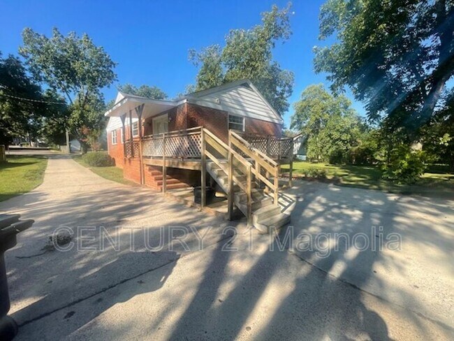 Building Photo - 105 Nut Grove Dr