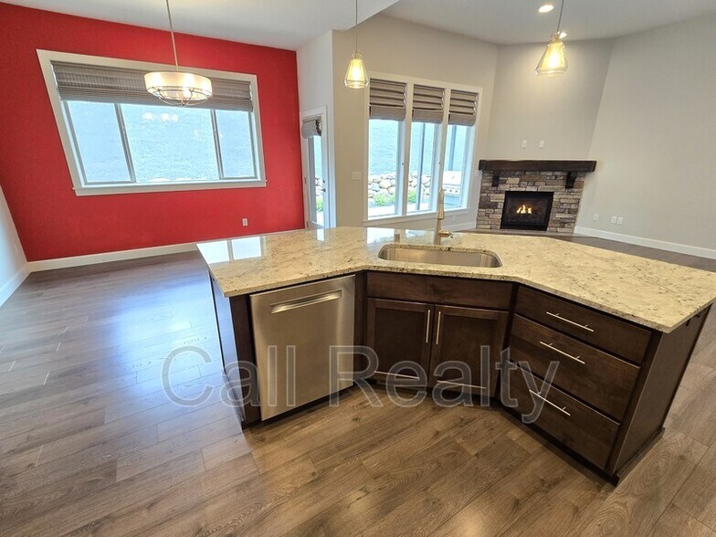 Building Photo - 5530 N Radium Ln