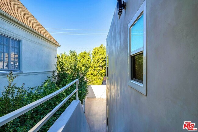 Building Photo - 9345 W Olympic Blvd