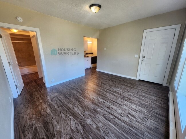 Building Photo - 1822 W Gardner Ave