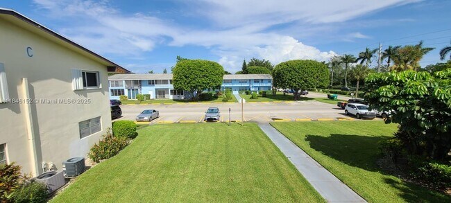 Building Photo - 63 Waltham C