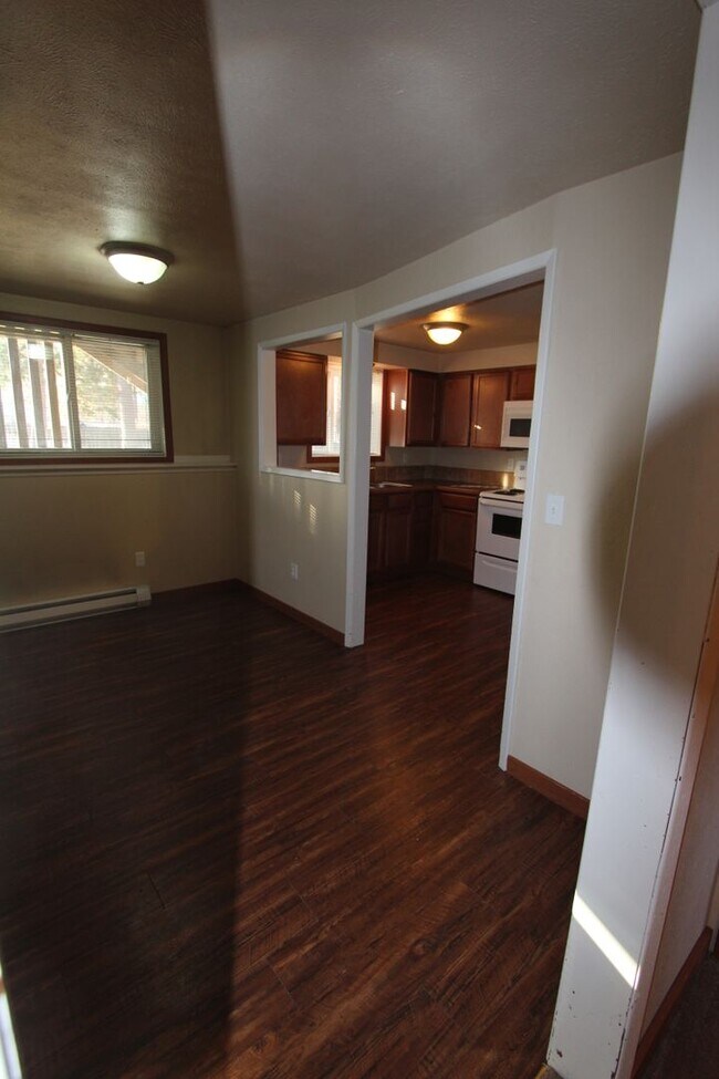 Building Photo - Great Spokane Valley Location-2 bed 1 bath...