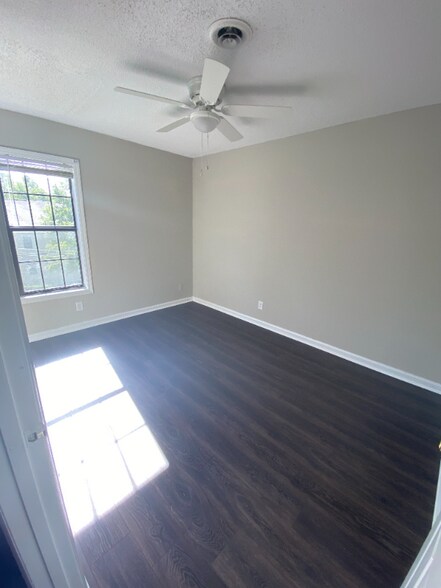 Building Photo - 1022 Fir Pl