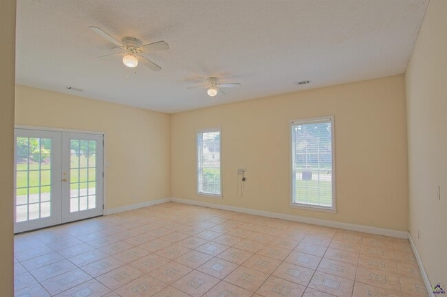 Building Photo - 141 Gleneagle Dr