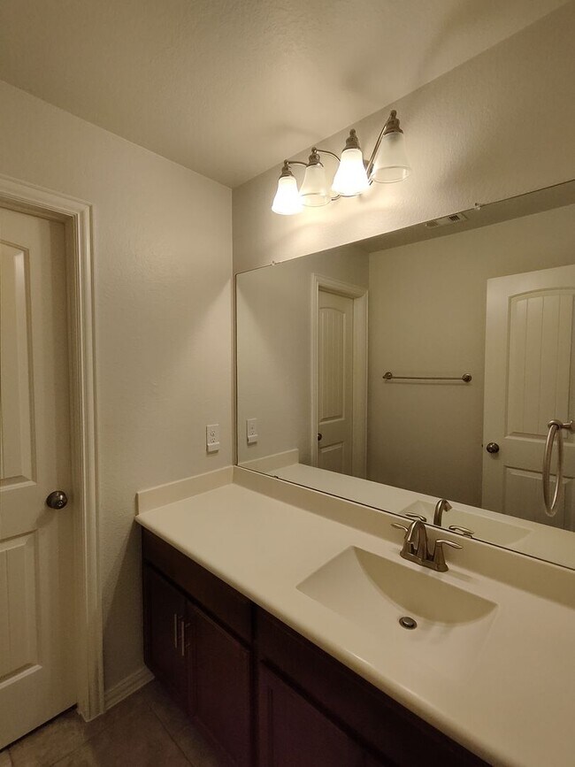 Building Photo - Gorgeous two story house (4BD/3BA) with a ...