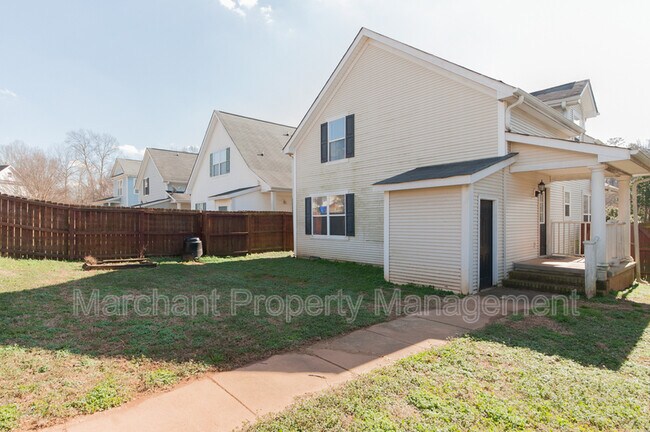 Building Photo - 335 Woodlark St
