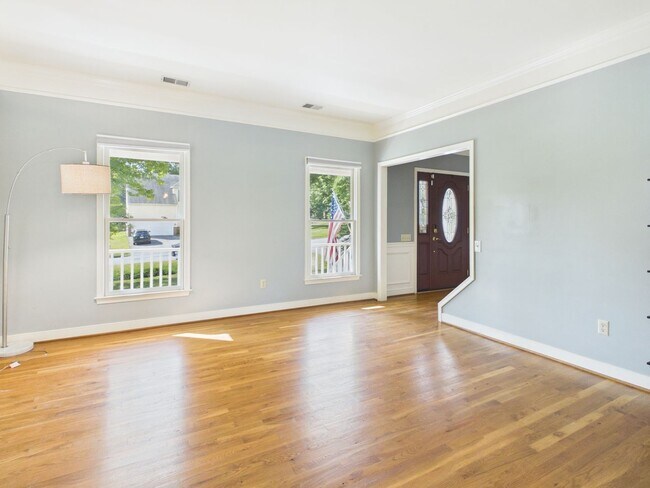 Building Photo - 6118 Walnut Landing Way