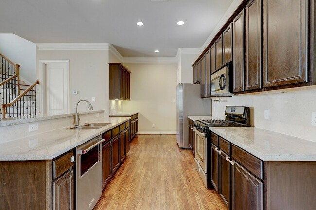 Building Photo - 8906 Lakeshore Bend Dr