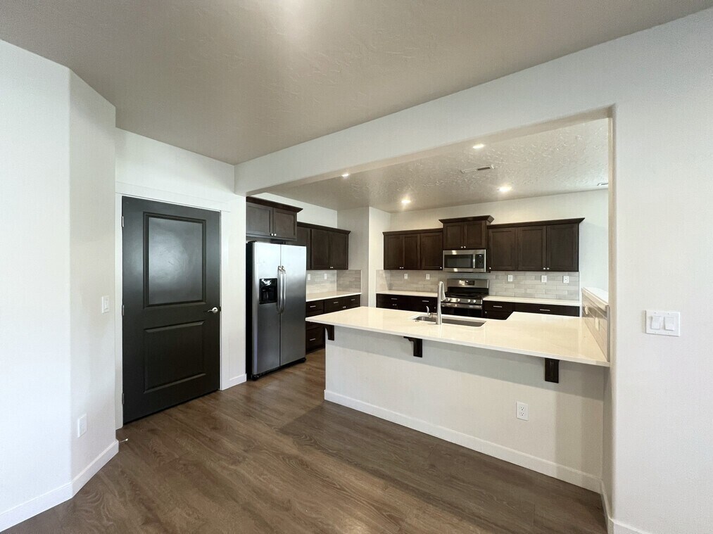 Building Photo - 3315 S Cabin Creek Way