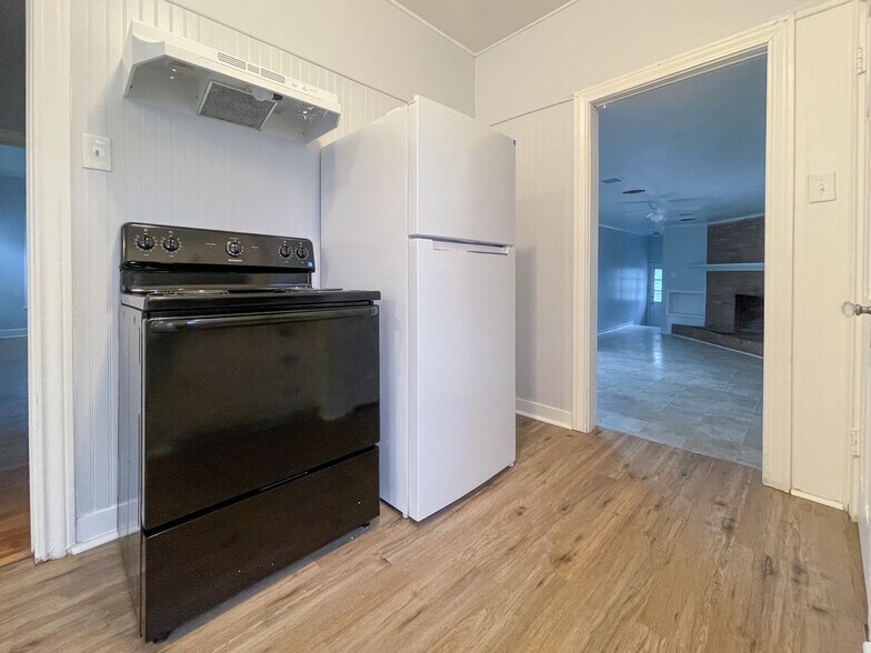 Building Photo - 616 N 35th St