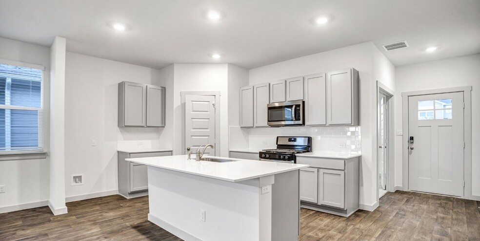 Kitchen- 1 - 10601 Seguin St