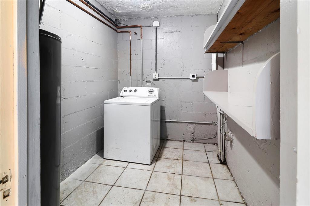 Building Photo - 5975 NW 25th Ct