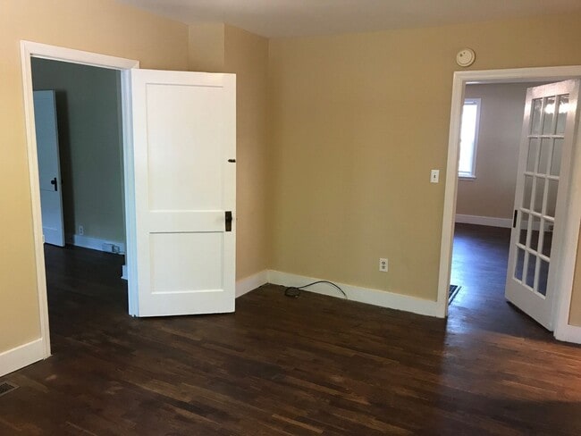 Building Photo - Three Bedroom in the Heart of Five Points