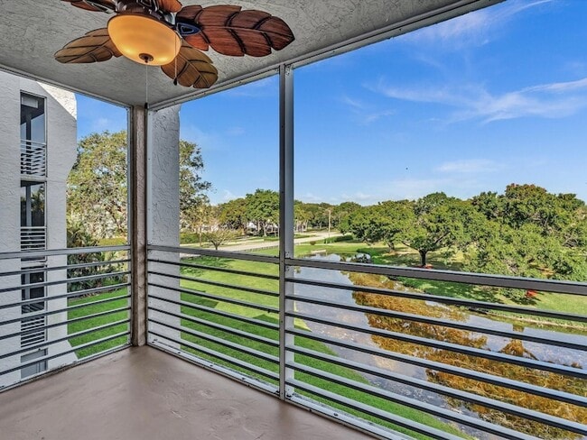 Building Photo - 9470 Poinciana Pl