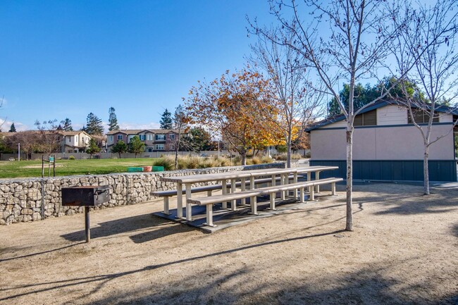 Building Photo - 3-Bed, 3-Bath Home in Sunnyvale near Seven...