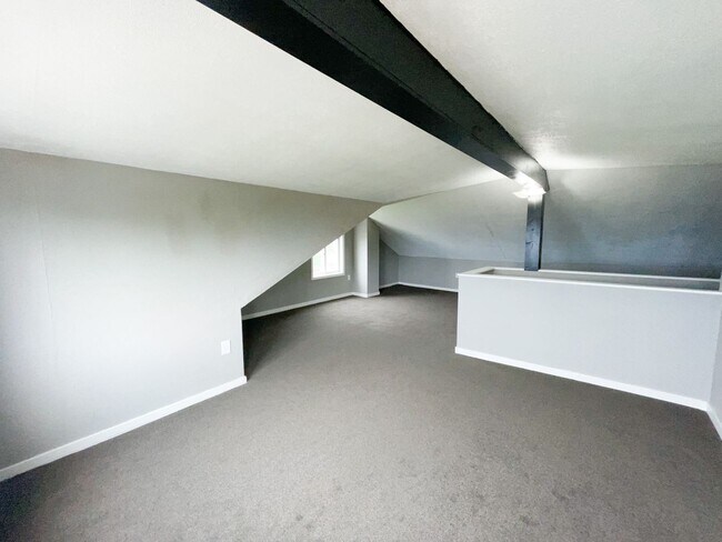 Building Photo - 1022 E Warrington Ave