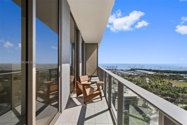 Building Photo - 2655 S Bayshore Dr