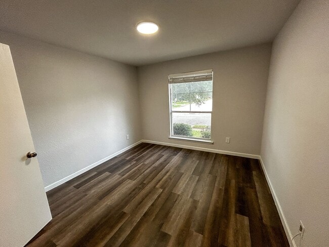 Building Photo - Clean 2/2 in Austin Colony