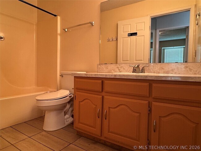 Building Photo - 7540 S Trenton Pl