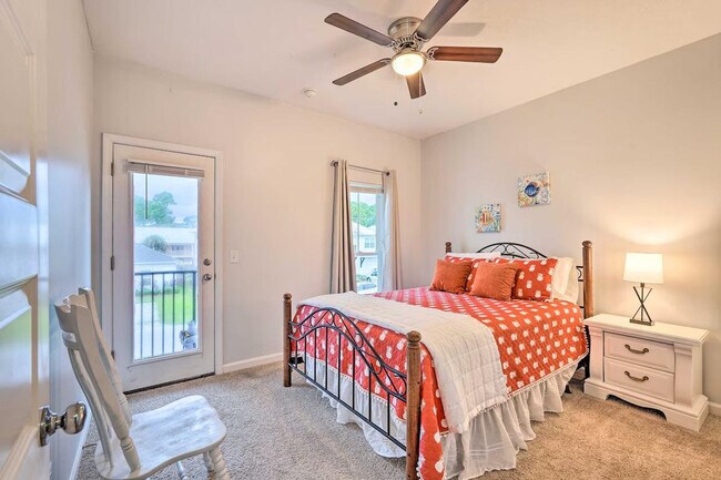 Building Photo - 3723 Tiki Dr