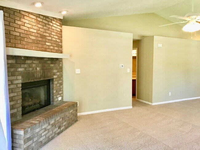 Building Photo - Charming 3 Bedroom, 2 Bathroom Home in Perry Township!