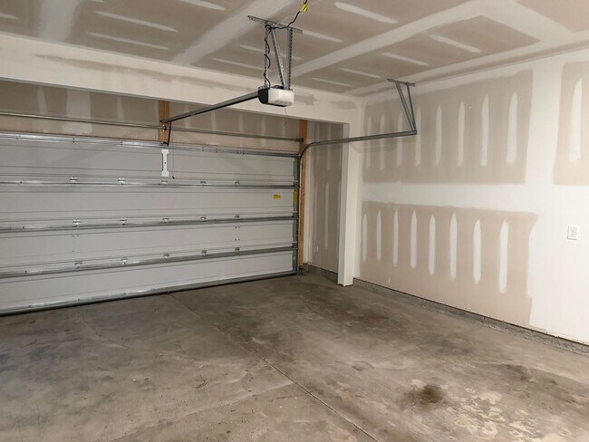 Building Photo - 1227 Commack Dr