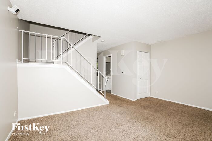 Building Photo - 30W118 Maplewood Dr