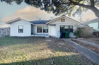 Building Photo - 806 E Stone St