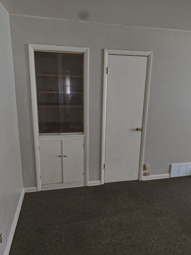 Building Photo - 5825 N 76th St