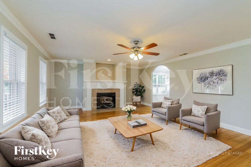 Building Photo - 5819 Willowdale Dr