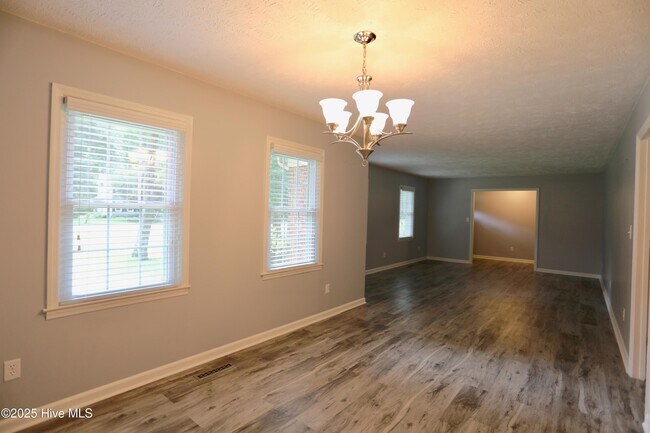 Building Photo - 202 Haldane Dr