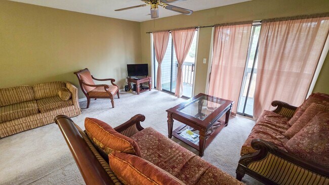 Building Photo - 500 Fairway Village Dr