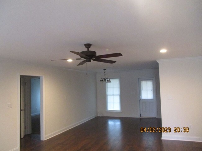 Building Photo - 219 Robertson Dr