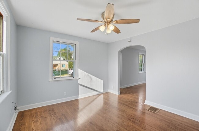 Building Photo - 3 Bedroom, 1.5 Bathroom Home in Cincinnati!