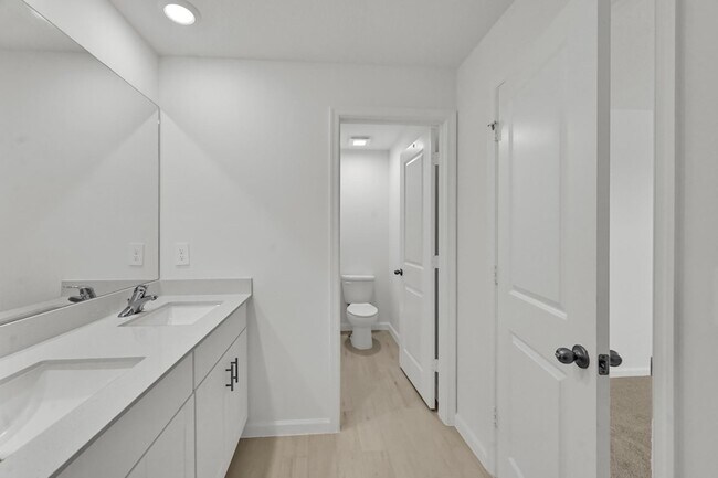 Building Photo - 575 Salisbury Cir