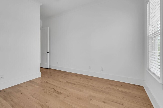 Building Photo - Modern Living in Wedgewood Houston