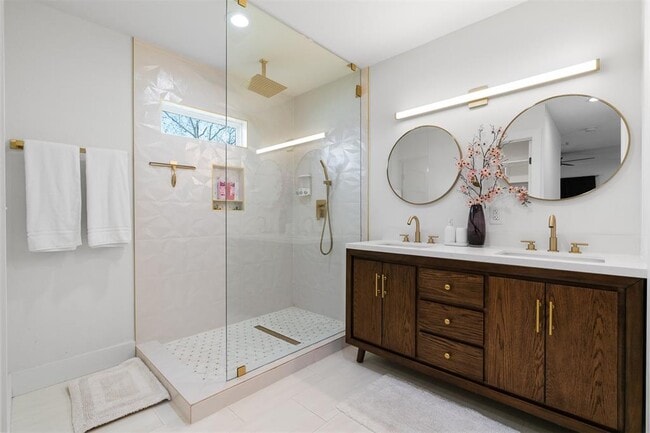 Building Photo - 8516 Contour Dr
