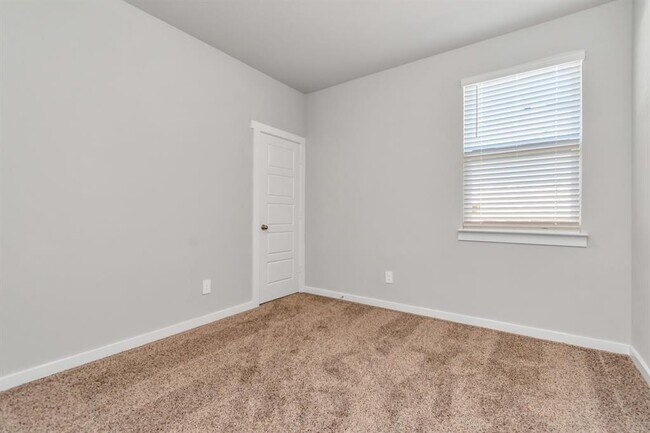 Building Photo - 3020 Gunnersbury Dr