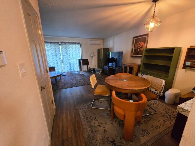 Building Photo - Cute 3 Bedroom Townhome in Adriel Hills Now Available! Great Location/Community!