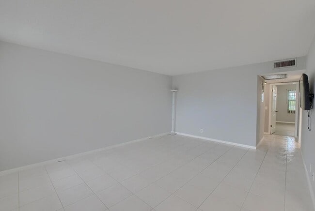 Building Photo - 3069 Exeter