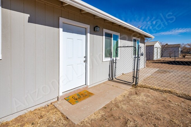 Building Photo - SPACIOUS 4 BEDROOM