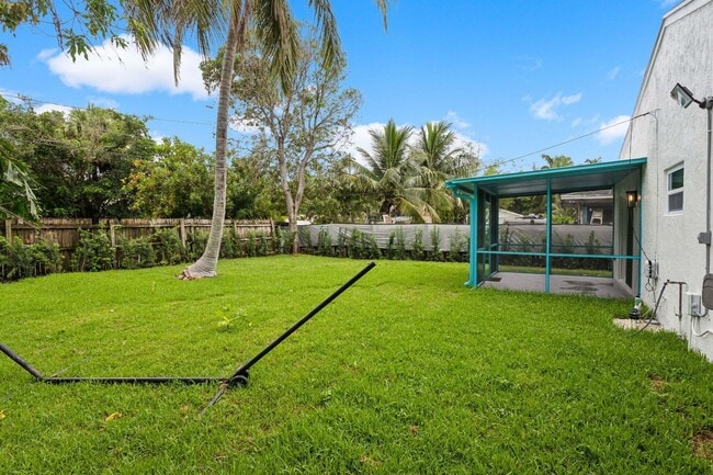 Building Photo - 604 SE 4th Ave