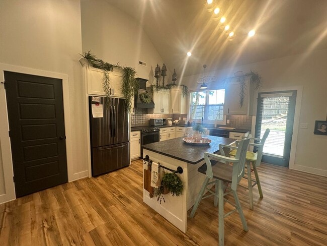 Building Photo - Stunning 4BR/2BA Home in Legacy Hill Estates