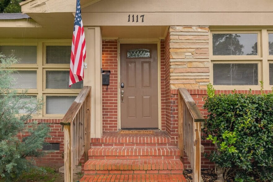 Building Photo - 1117 Dunbar Ave
