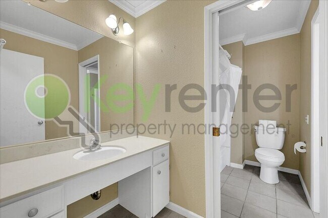 Building Photo - 2254 Woodside Ln